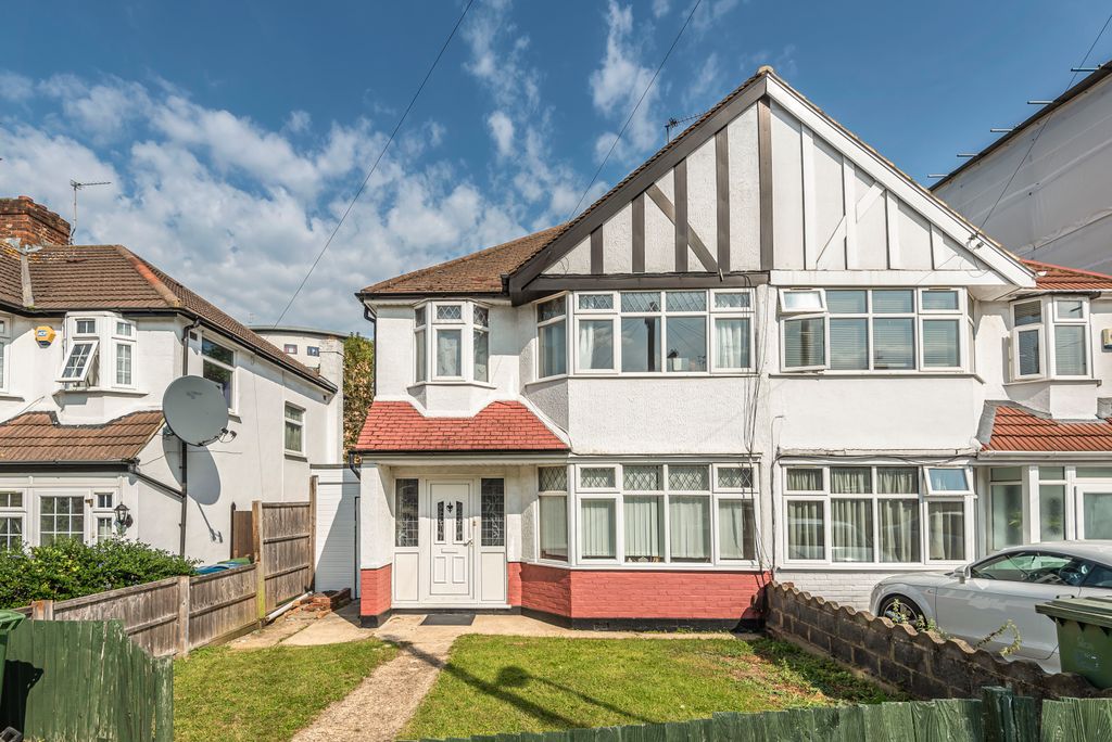 Property photo 3 of 10 Front