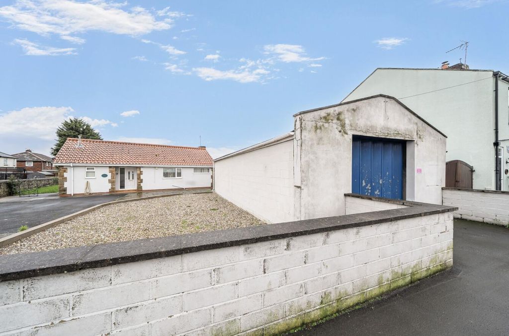 Property photo 2 of 23