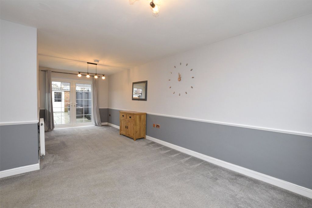 Property photo 3 of 10 Living Dining