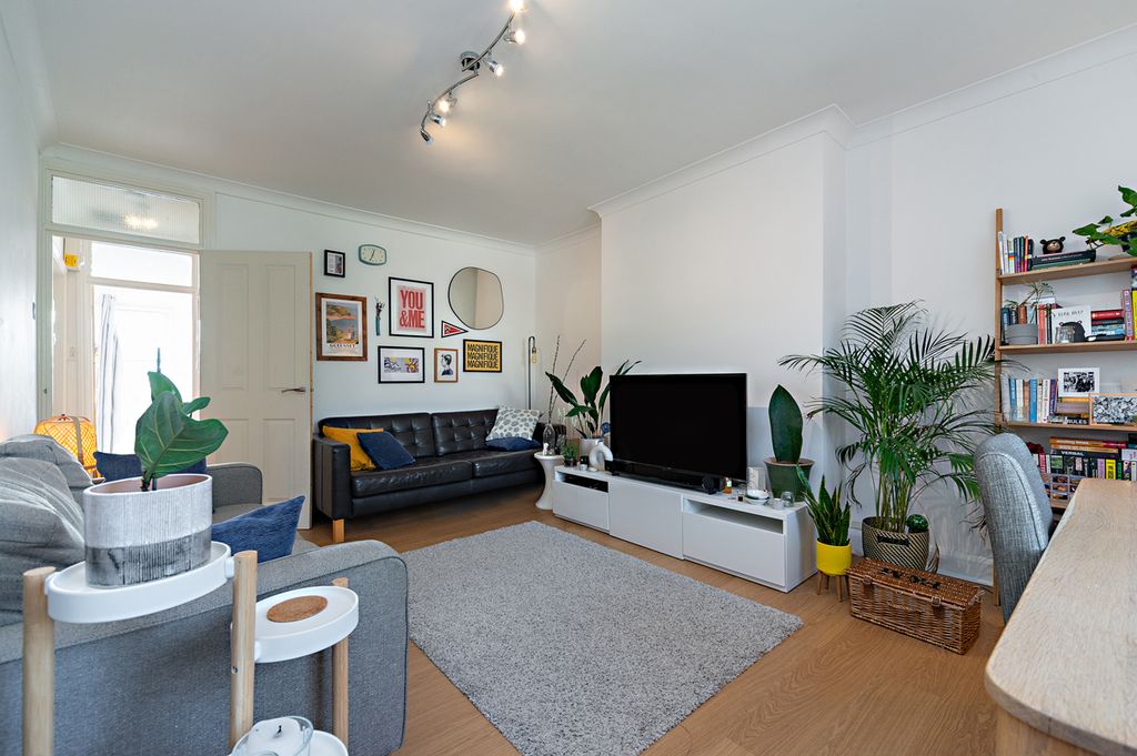 Property photo 3 of 10