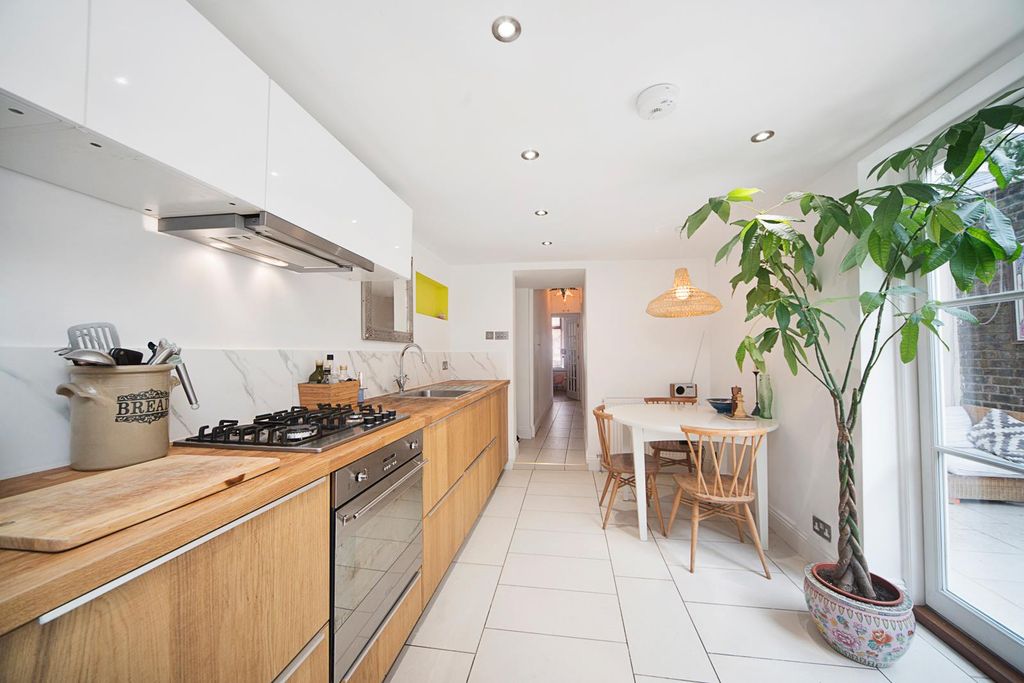 Property photo 3 of 11 Dining Area