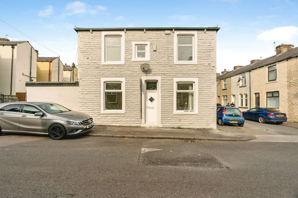 Property photo 1 of 18 Pbox-Img.Jpg