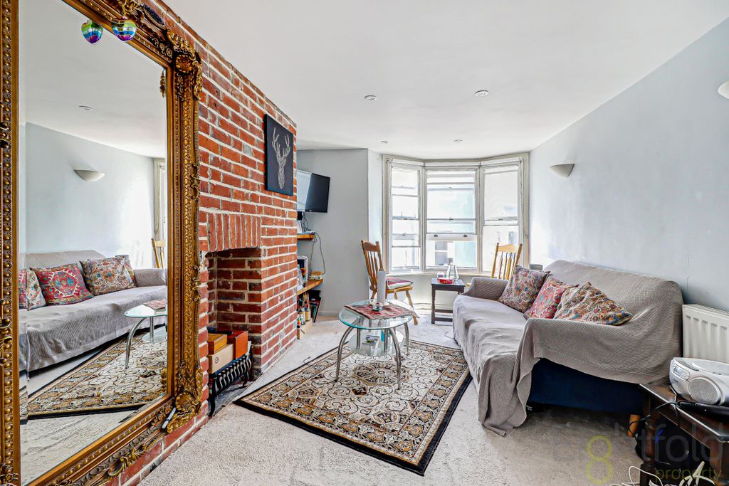 Property photo 1 of 10 Living Room