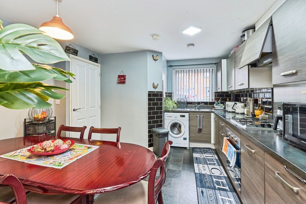 Property photo 3 of 28 Pbox-Img.Jpg