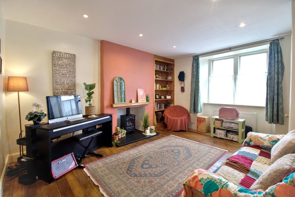 Property photo 2 of 19