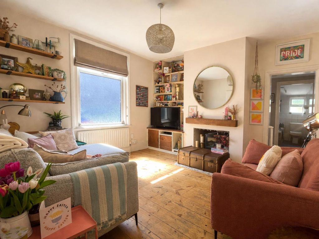 Property photo 2 of 9 Living Room.Png