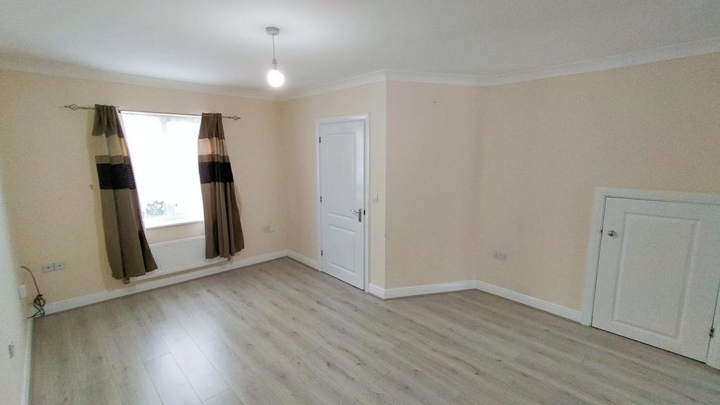 Property photo 3 of 21 Image