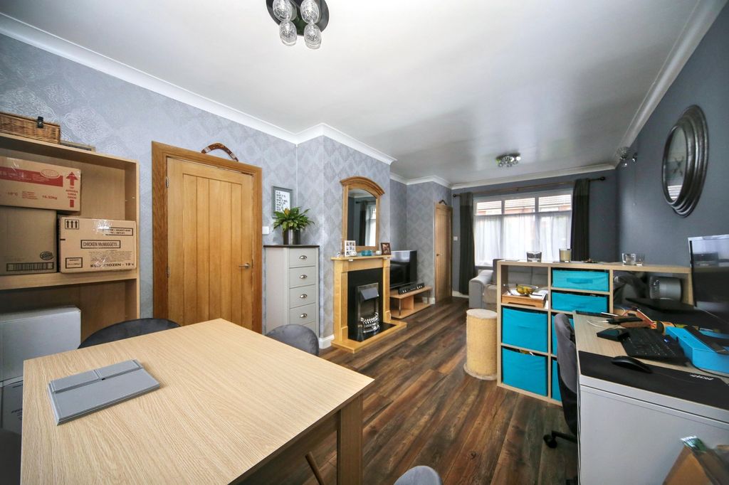 Property photo 2 of 25