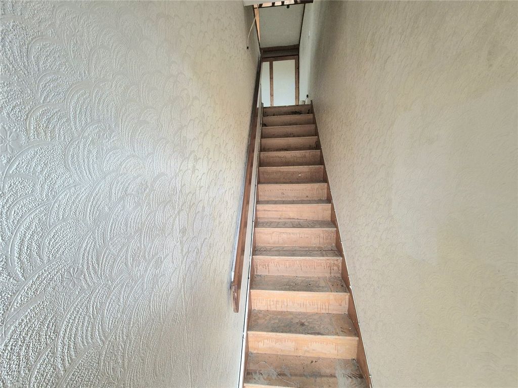 Property photo 3 of 15 Enterance