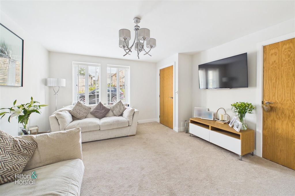 Property photo 2 of 28 Millers Green