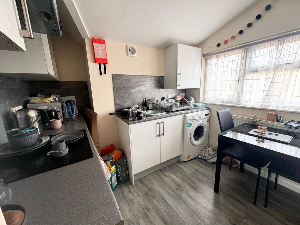 Property photo 2 of 4 Kitchen