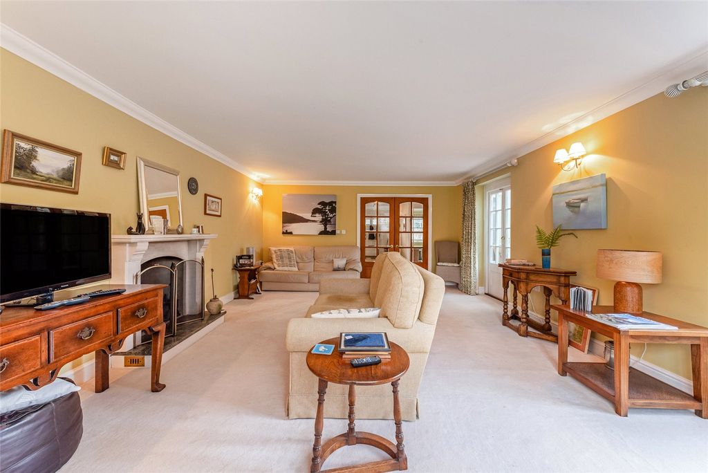 Property photo 2 of 15 Sitting Room