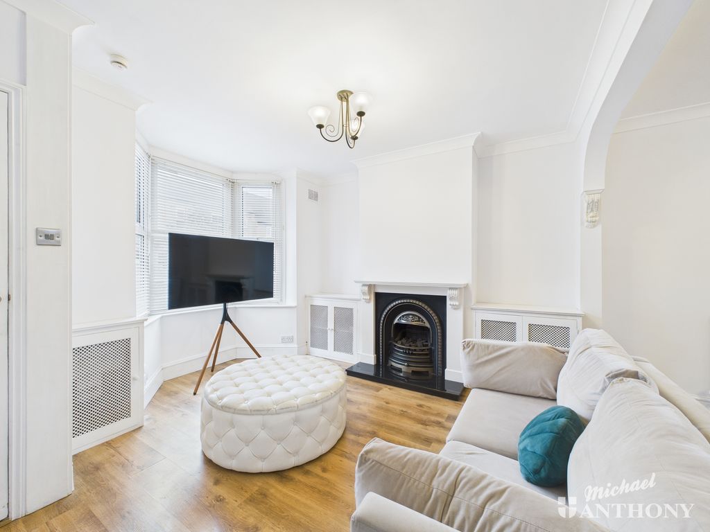 Property photo 2 of 15 Cam02773G0-Pr0380-Still002