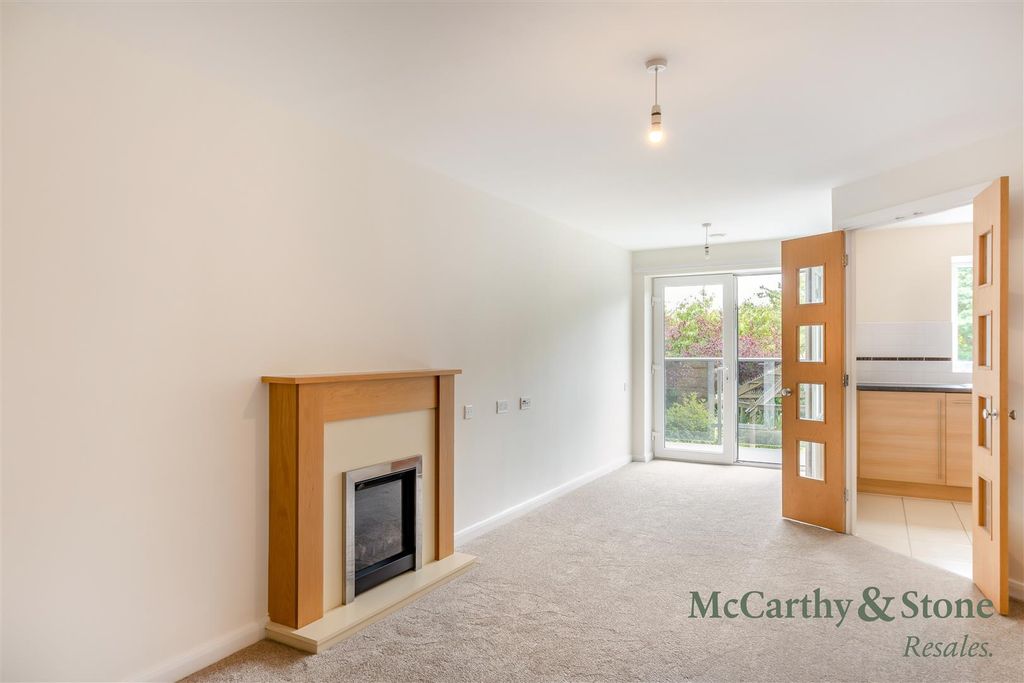 Property photo 2 of 20 8702647-Interior07.Jpg