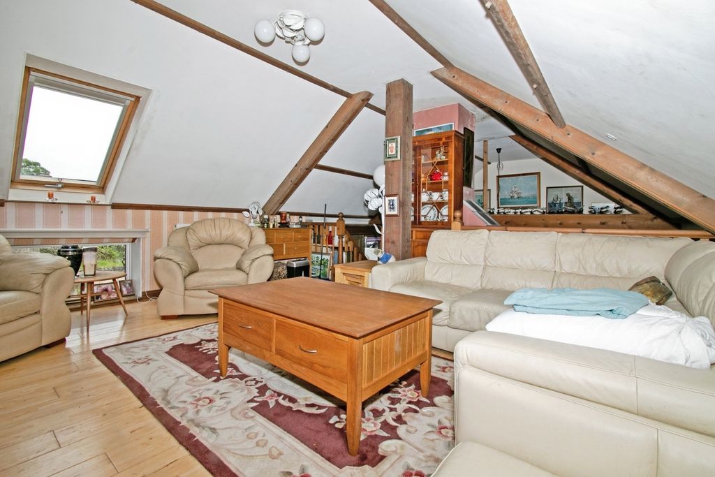 Property photo 2 of 15 Lounge