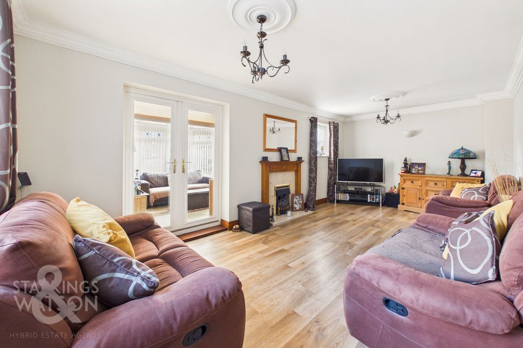 Property photo 2 of 31