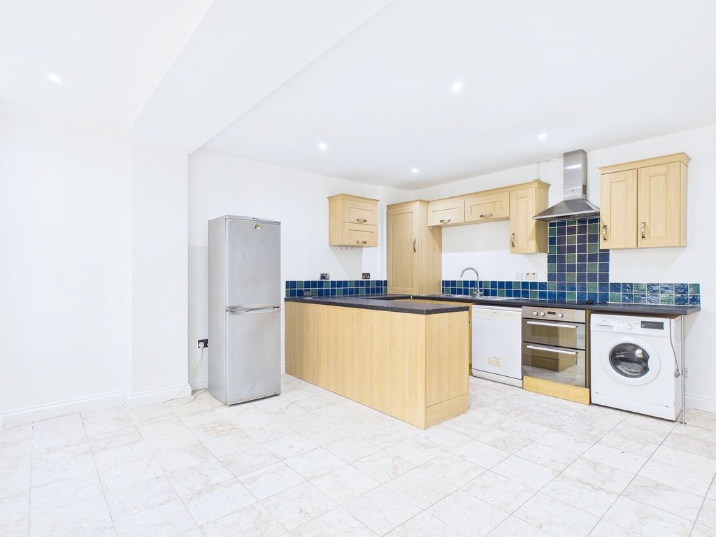 Property photo 1 of 6 Cam01909G0-Pr0473-Still004