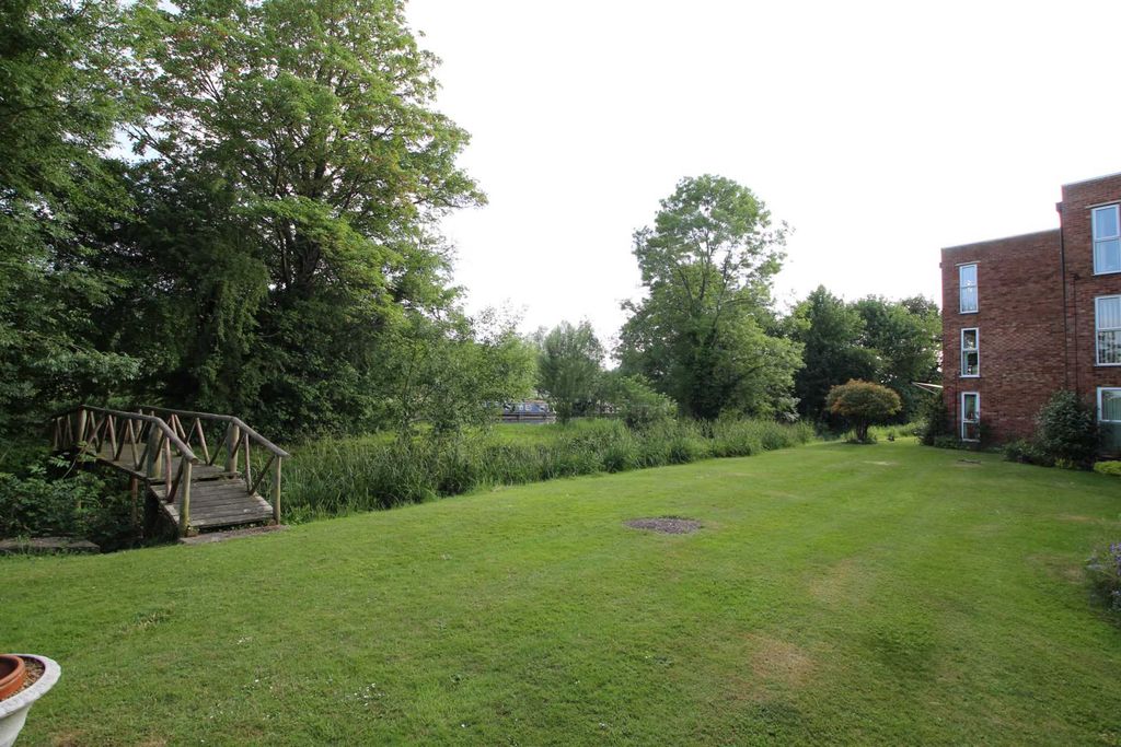 Property photo 3 of 12 Photo