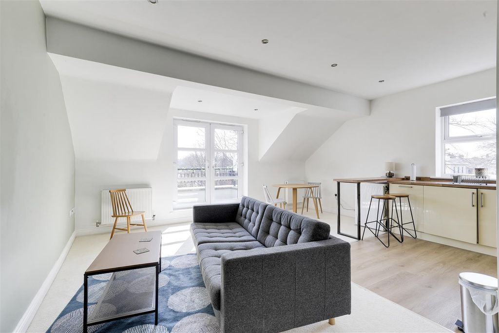 Property photo 2 of 13 5015.Jpg