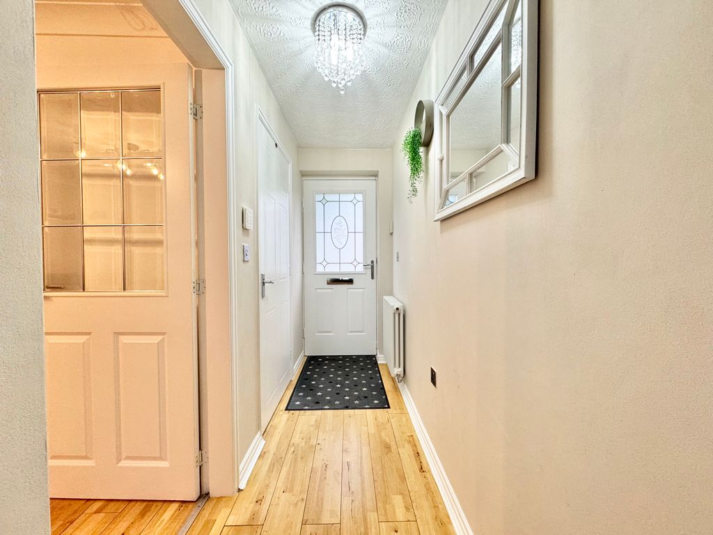 Property photo 3 of 19 Entrance Hall