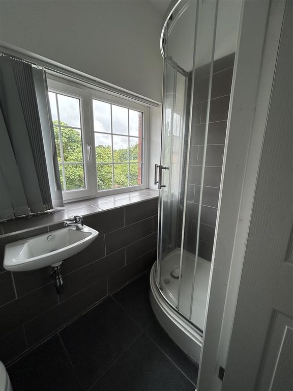 Property photo 2 of 35 Room 2, Flat 3 Ensuite