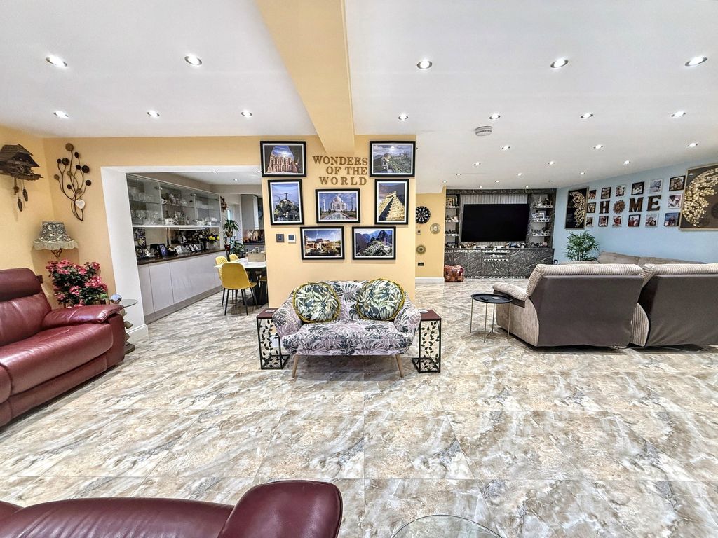 Property photo 1 of 27