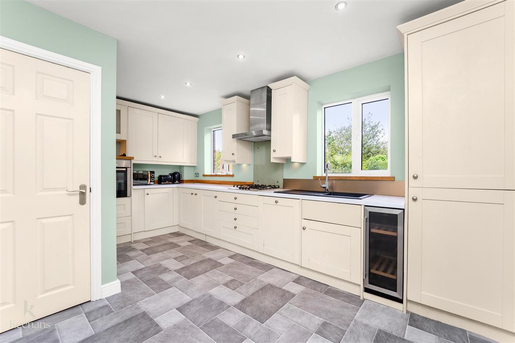 Property photo 3 of 33 3.Jpg