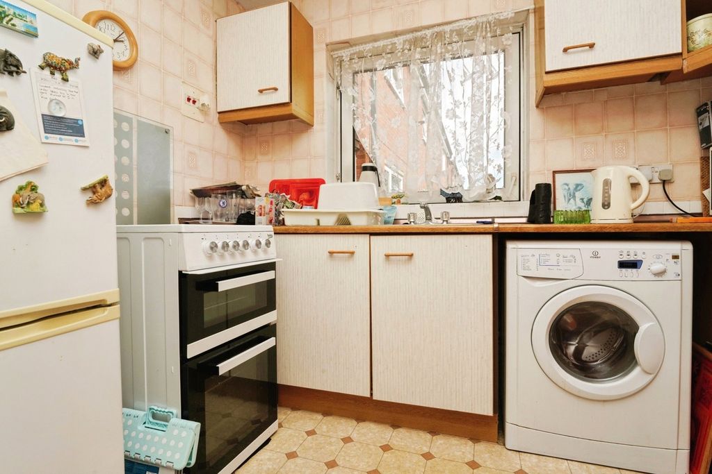 Property photo 2 of 17 Kitchen