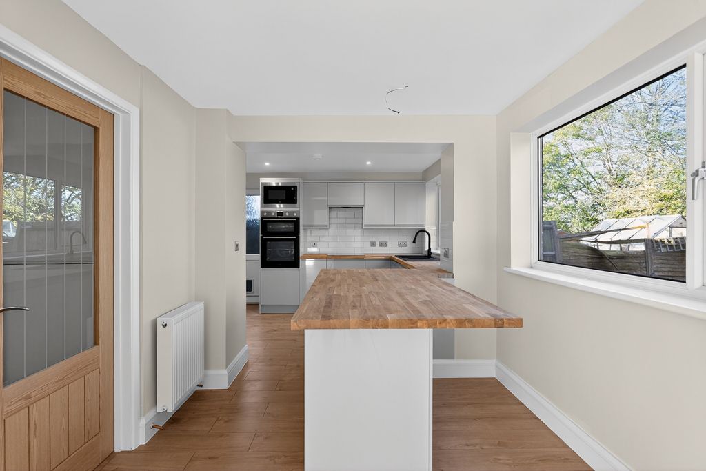 Property photo 3 of 21 Kitchen