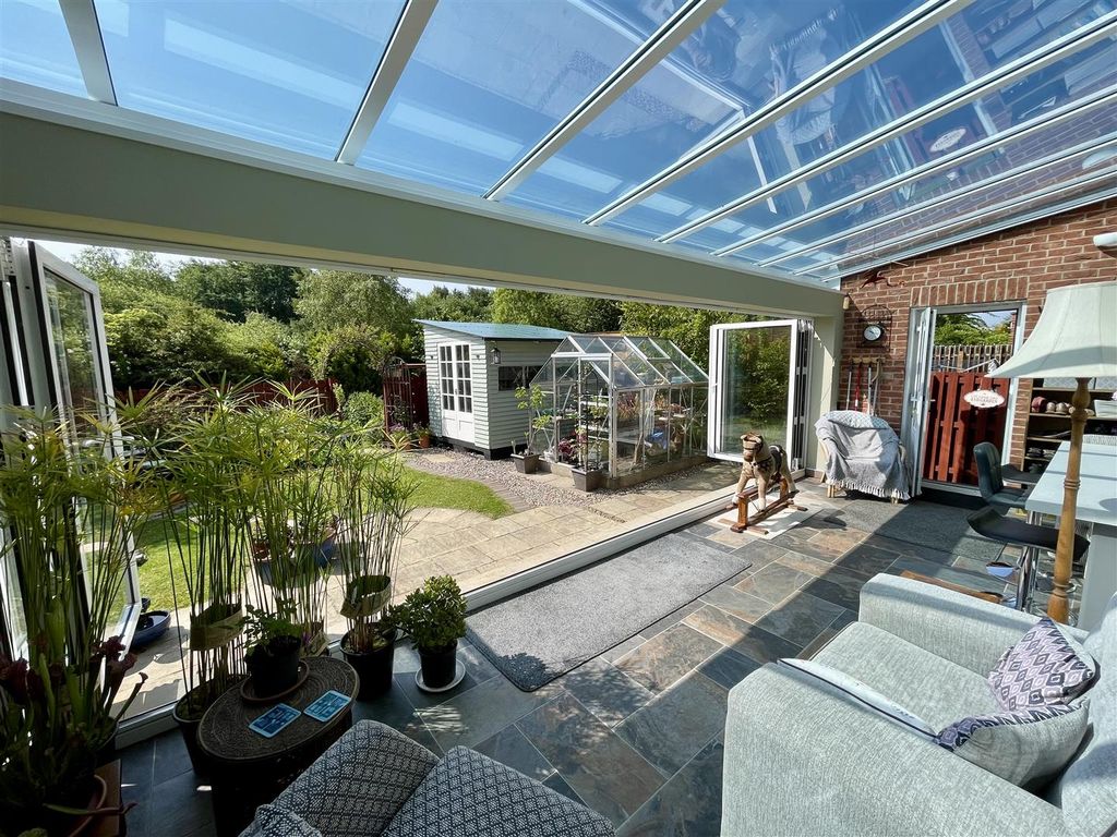 Property photo 2 of 20 Garden Room