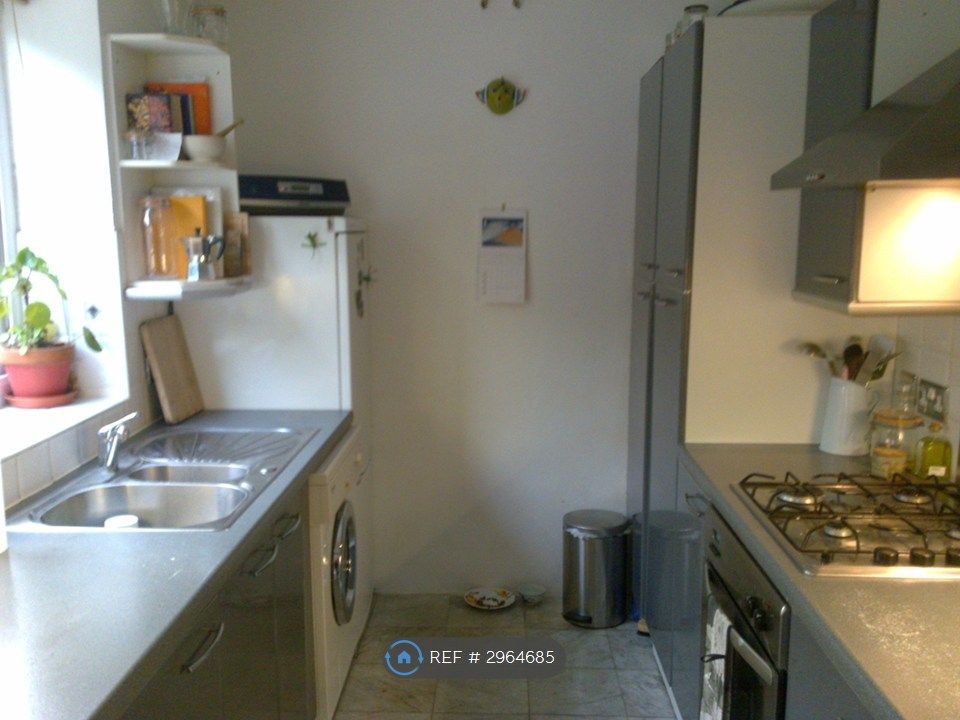 Property photo 3 of 8 Kitchen