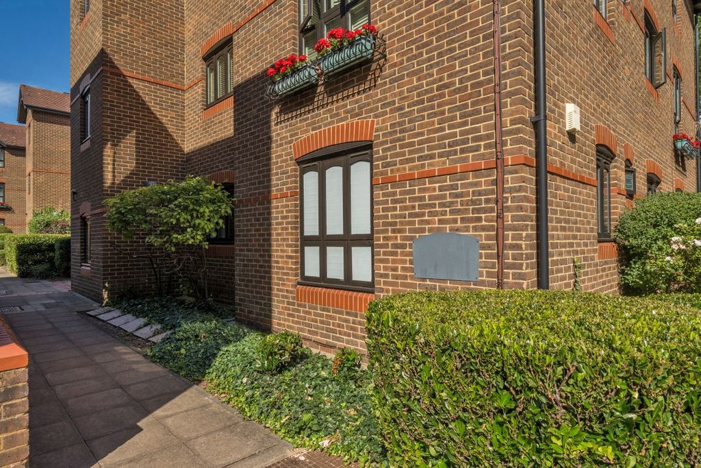 Property photo 1 of 17