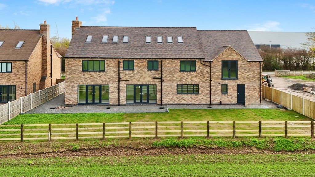 Property photo 3 of 6 4552703