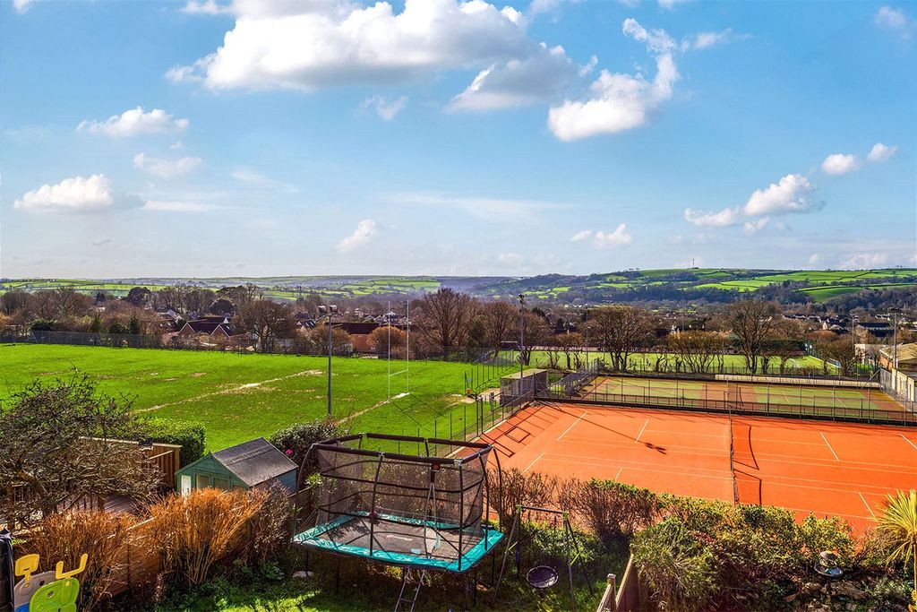 Property photo 2 of 24 Picture No. 16