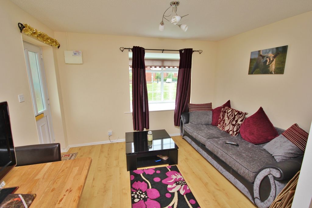 Property photo 2 of 7 15 Da Vinci Close, St Ives, Lounge