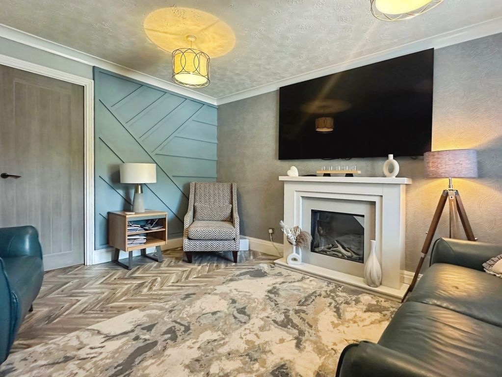 Property photo 3 of 23 Lounge