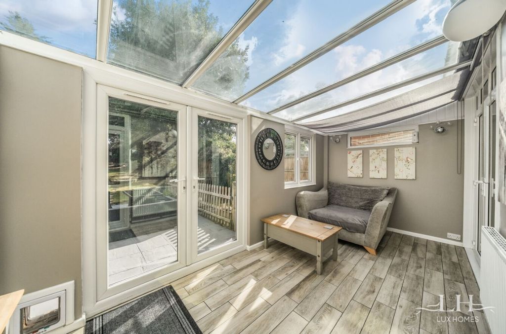 Property photo 2 of 32