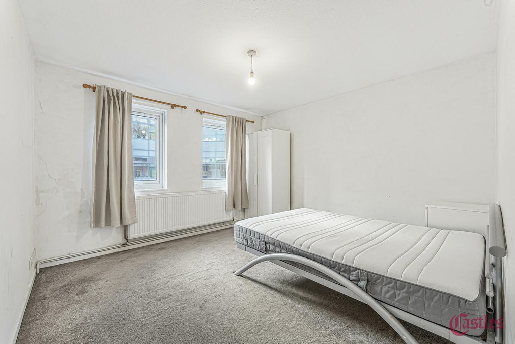 Property photo 3 of 21 Bedroom