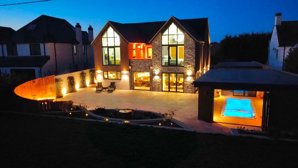 Property photo 1 of 61