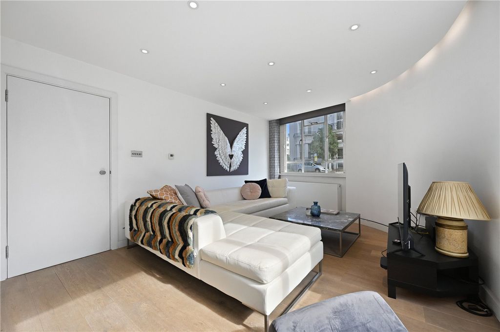 Property photo 2 of 9 Picture No. 12