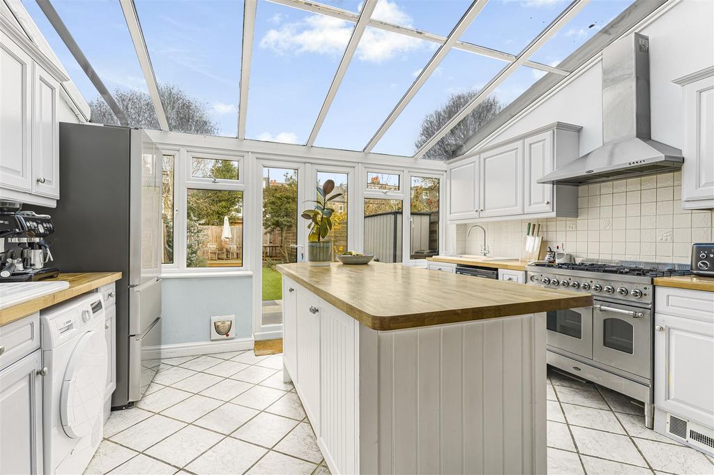 Property photo 2 of 12 Kitchen