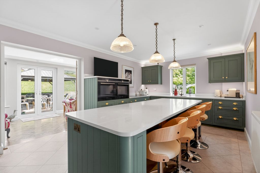 Property photo 3 of 23 Pbox-Img.Jpg