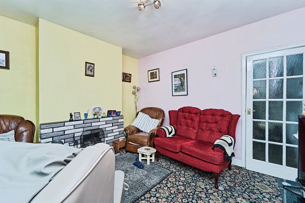 Property photo 2 of 17