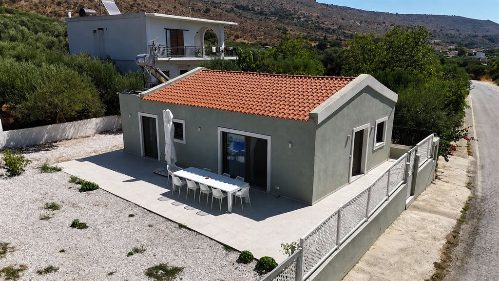 Property photo 1 of 18 Modern Residence On A 1,390 Sq.m. Plot With Building Potential – Kalamiți Alexandrou