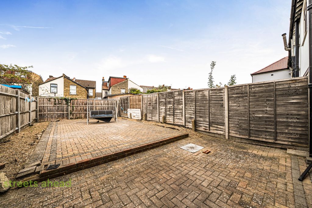 Property photo 3 of 20 4B9De190-51F6-4d2...
