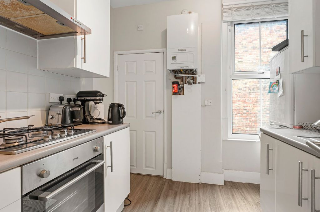 Property photo 2 of 10 Kitchen