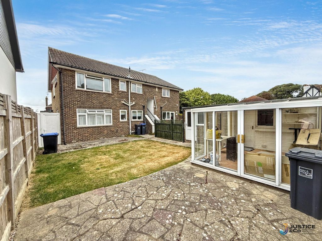 Property photo 2 of 18 Picture No. 15