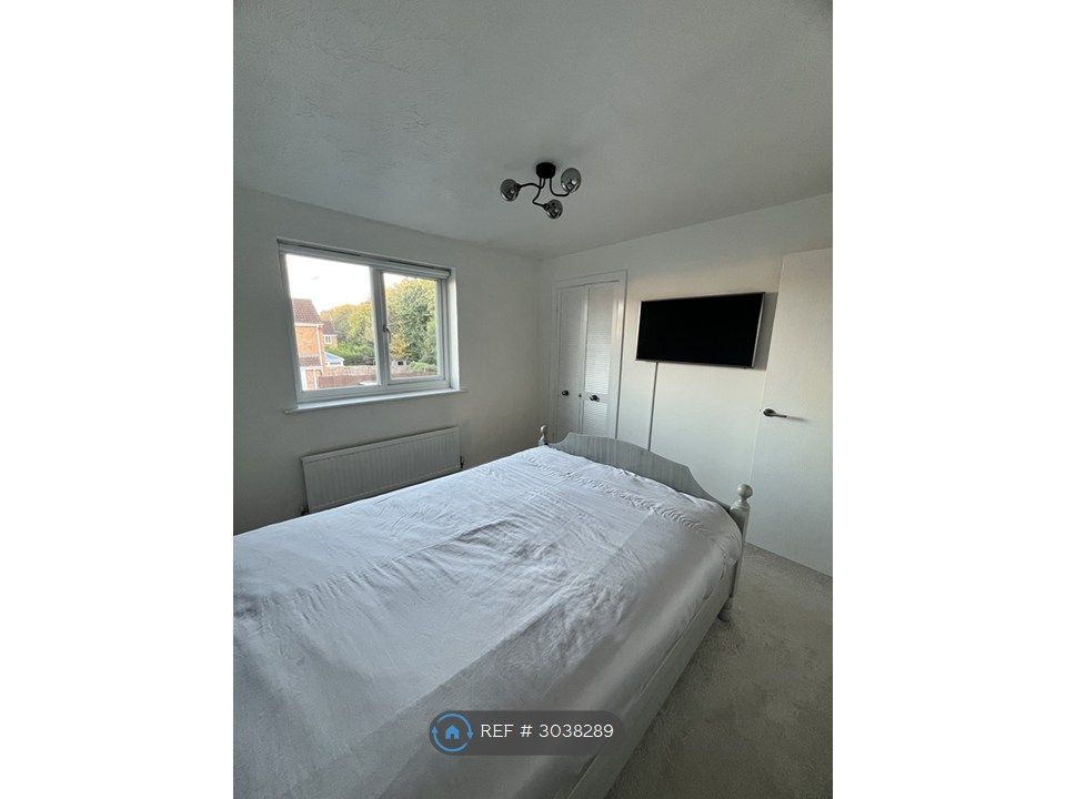 Property photo 3 of 10 Bedroom 1