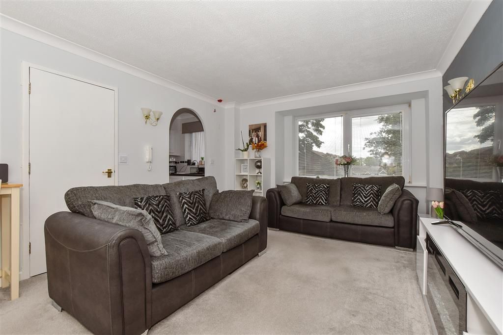 Property photo 2 of 9 Lounge
