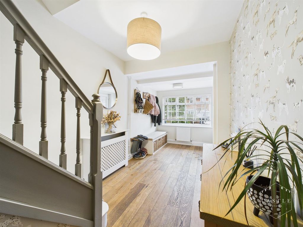 Property photo 2 of 19 Entrance Hall